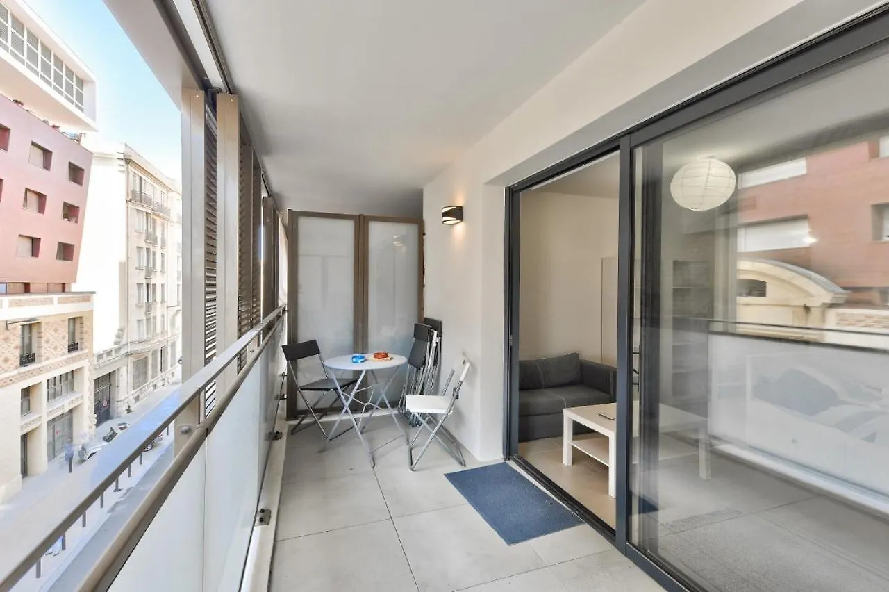 Charmant T1 Avec Terrasse Vue Sur La Major Marseille