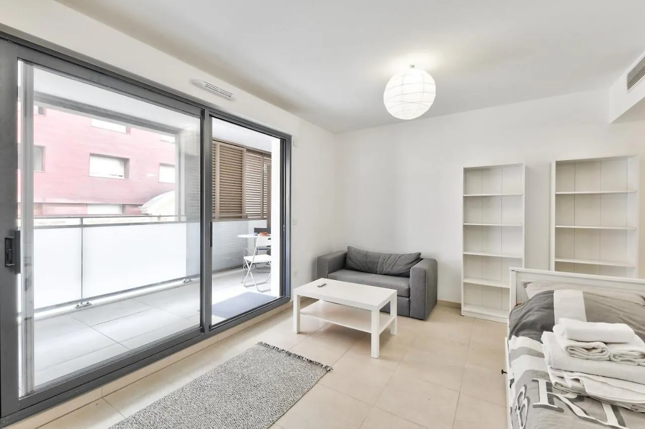 Charmant T1 Avec Terrasse Vue Sur La Major Marseille