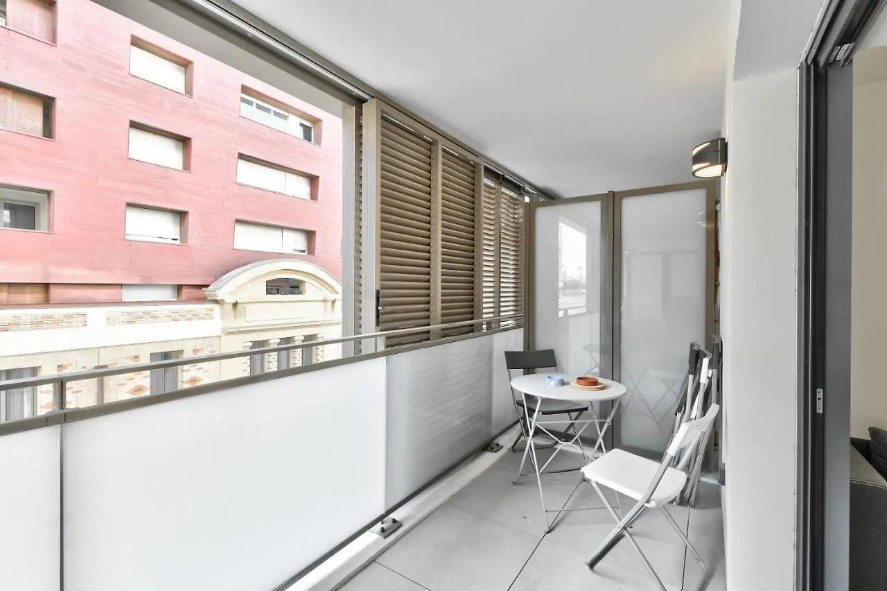 Charmant T1 Avec Terrasse Vue Sur La Major Marseille